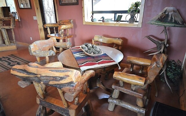 High Lonesome - Three Bedroom Cabin