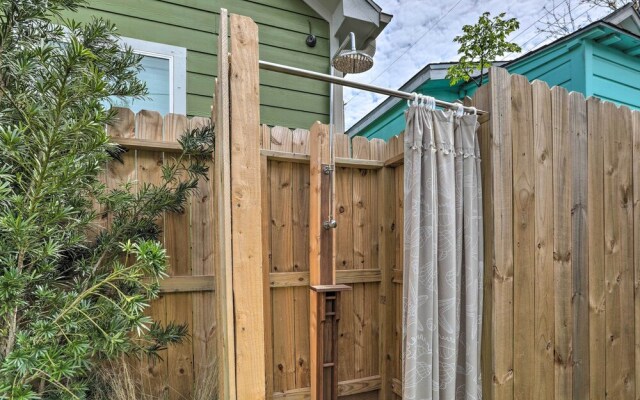 Walk to Beach: Home in Galveston!