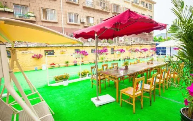 Rhino Holiday Inn (Near Dalian railway station)