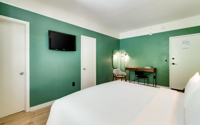 Greenview Hotel by Lowkl