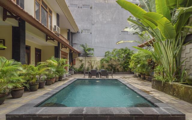 Surfaris Inn Poppies