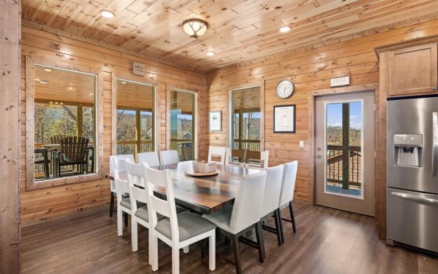 Smokey Treats 5 Bedroom Cabin by RedAwning