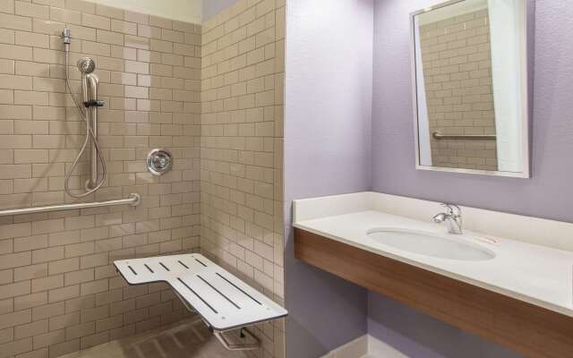 Microtel Inn & Suites By Wyndham Cadiz