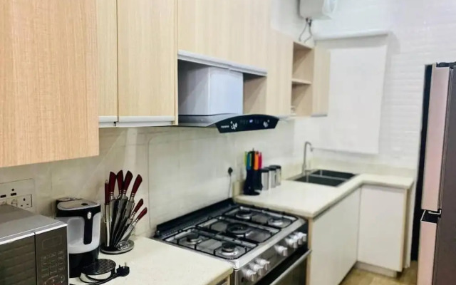 Shortlethomes- Renee's Luxury Apartments