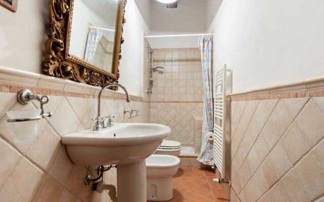 Secluded Holiday Home in Bibbiano With Courtyard