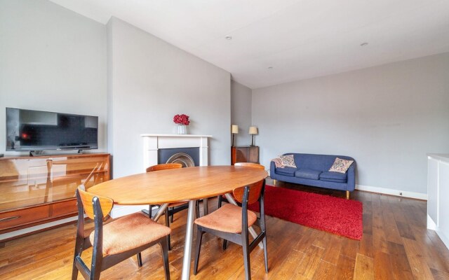 Modern 2-bed Flat in Shepherds Bush - Comfort & Style!
