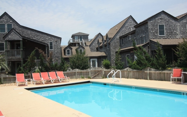 Courtyard Villas on Silver Lake Harbor