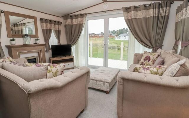 Whispering Willows 2-bed Lodge in Scarborough