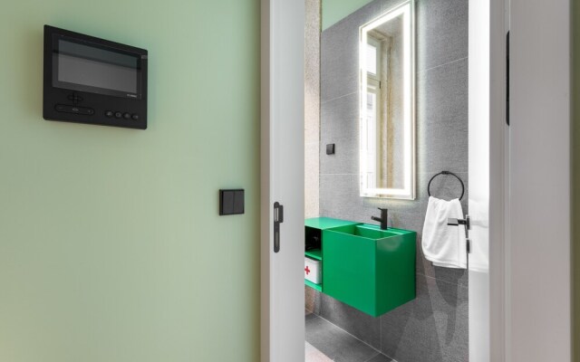 ALTIDO Bright Self Check-In Studio in Porto