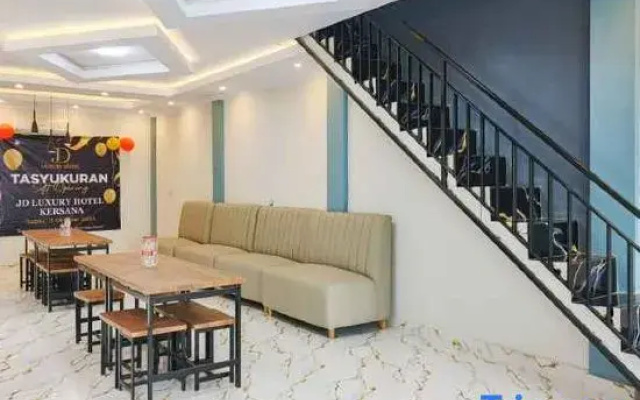 Urbanview Hotel JD Luxury Brebes