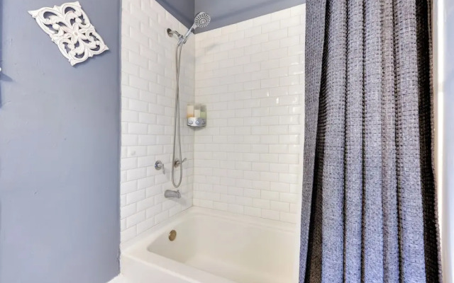Charming Jacksonville Home ~ 2 Mi to Downtown!