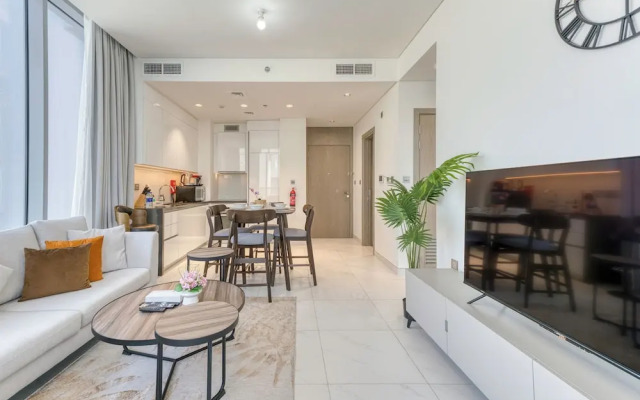 PVH - 1BR Lagoon View - District One