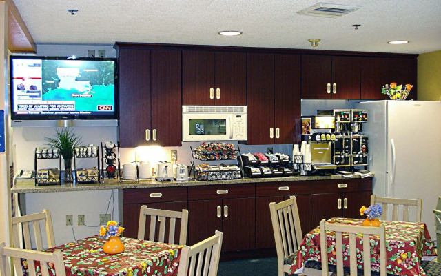 Hometown Inn & Suites Jacksonville - Butler Blvd./Southpoint