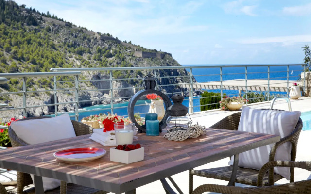 Assos Villas-Braunis Horio Villas