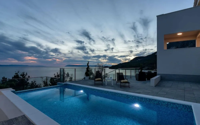 Stunning Villa in Drasnice With Private Pool