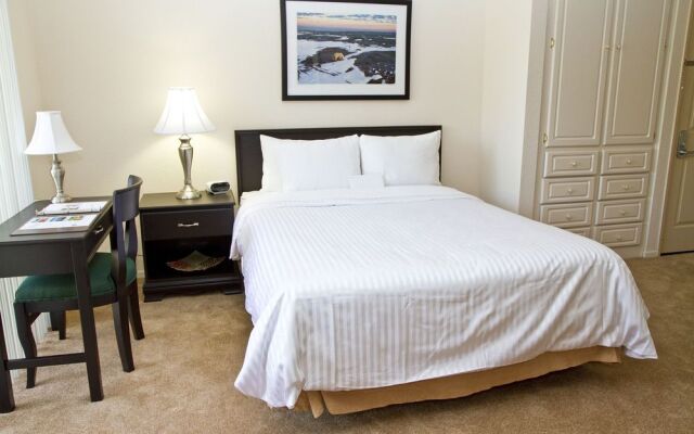 Oakwood at Toluca Hills Apartments by Avalon
