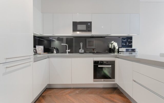 2 Bedroom Apartment Near Oxford Street
