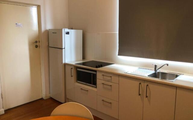 Glenelg Holiday Apartments-Ellis