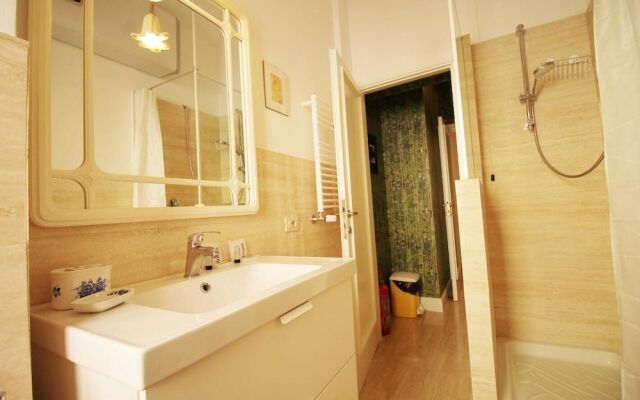 Spacious Apt Steps away from the Vatican