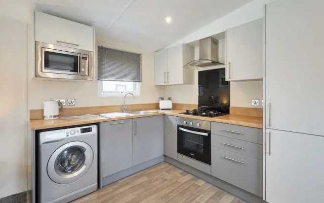 Host Stay Tarn Lodge