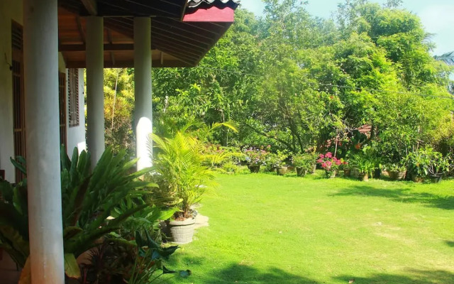 HikkaJayaSri Villa Peacock