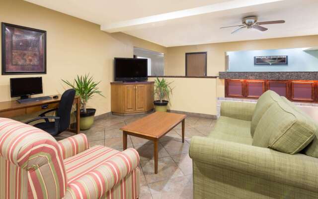 Super 8 by Wyndham Morgantown