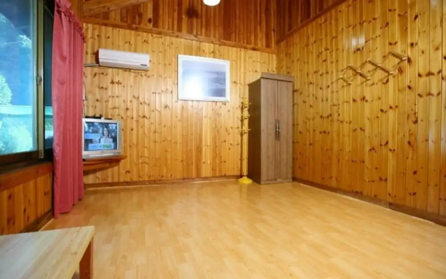 Gapyeong Kalbongsan Caravan Pension