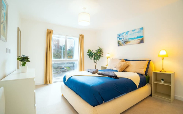 2 Bed Stylish Stay - By Holiday Homes