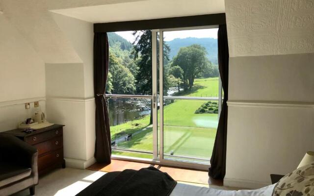 Craig-y-Dderwen Riverside Hotel