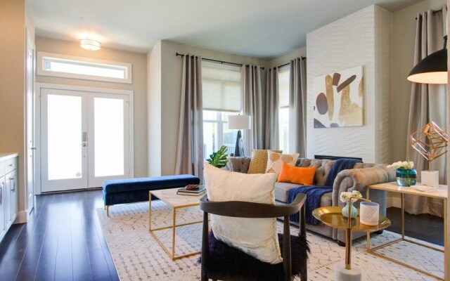 Massive 14 Bed/3.5ba Downtown Home by Domio