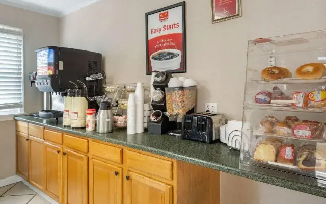 Econo Lodge Sturbridge