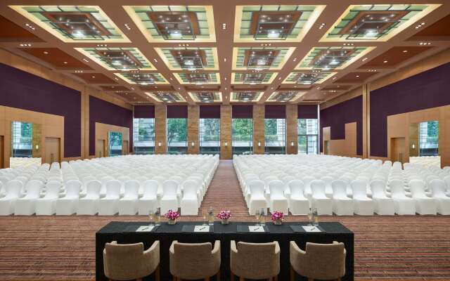 Grand Hyatt Mumbai Hotel and Serviced Apartments