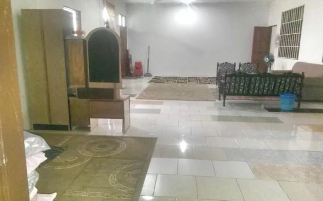 Merkang Guesthouse Pasir Puteh by OYO
