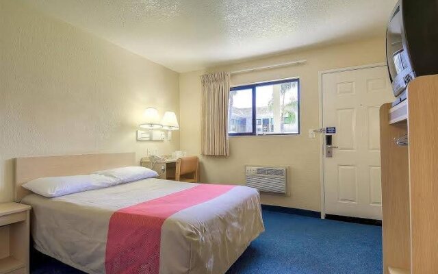 Motel 6 Anaheim Stadium - Orange