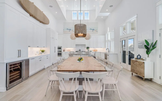 Lakeside Luxury 230 LAK