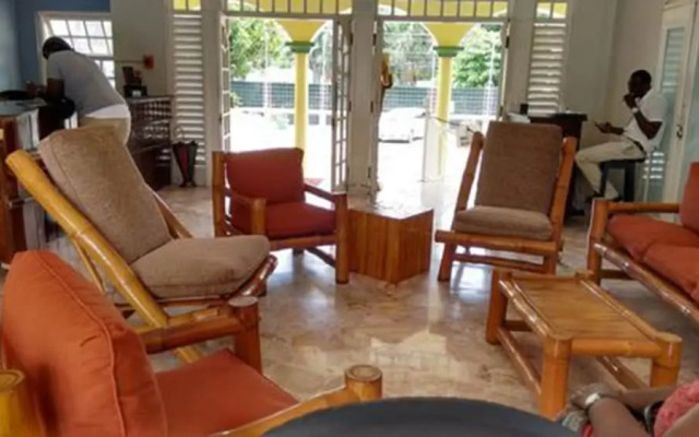 Ocho Rios Sandcastles Ocean View Fantastic Location Sleeps 4