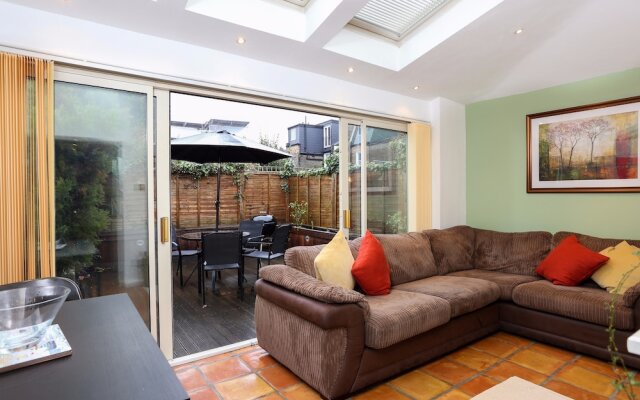 2 Bedroom Garden Apartment near Wimbledon