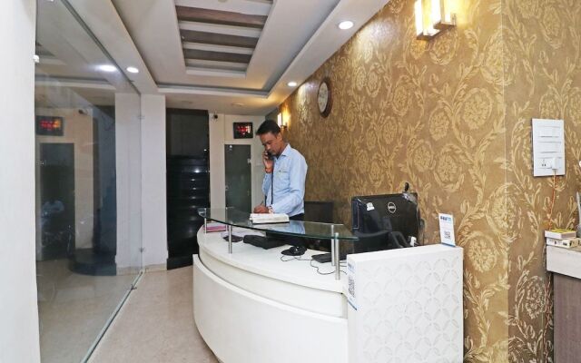 OYO Flagship 23530 Smriti Star Hotel