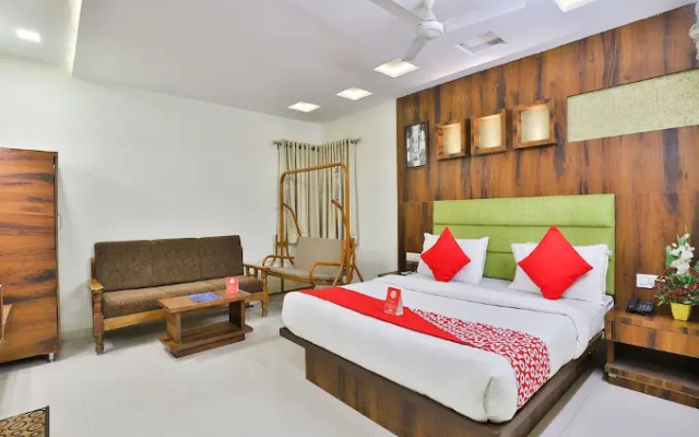 Ratna Palace Hotel
