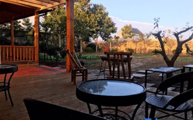YiJiang ChunShe Guesthouse