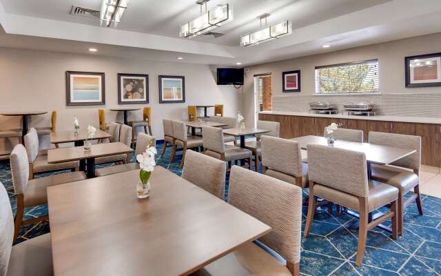Best Western Plus Gateway Inn & Suites