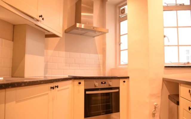 1 Bedroom Mayfair Apartment Near Hyde Park