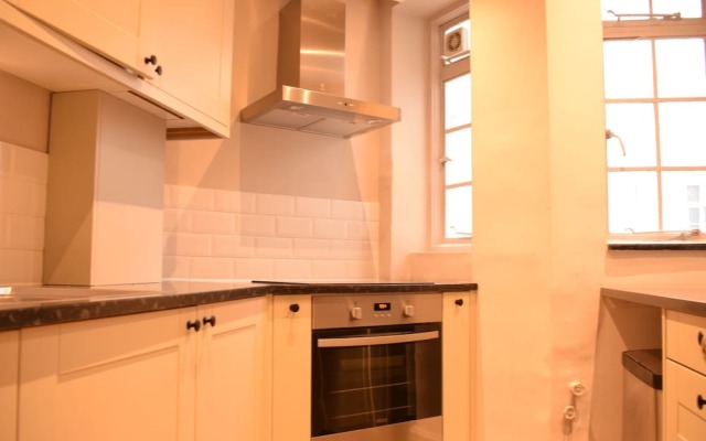 1 Bedroom Mayfair Apartment Near Hyde Park