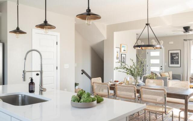 Cherokee by AvantStay – Contemporary Design in a Prime Location