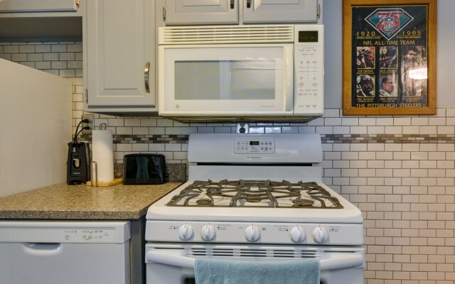 Cumberland Cottage w/ Screened Porch + Fire Pit!