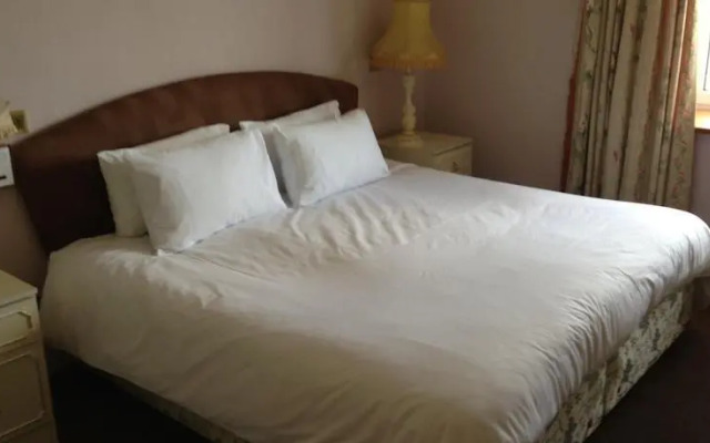 The Waters Edge Hotel