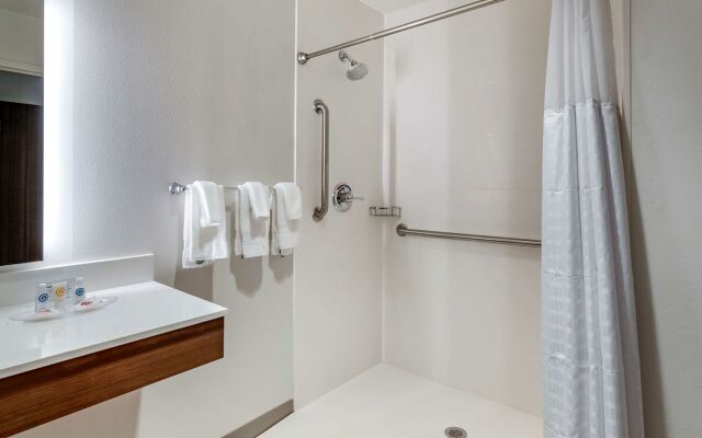 Comfort Suites Grandview - Kansas City