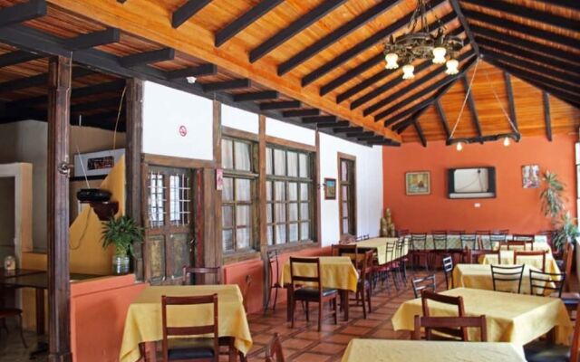 Hotel La Chimenea Casa De Piedad