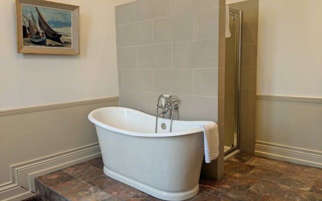 Huntsham Court