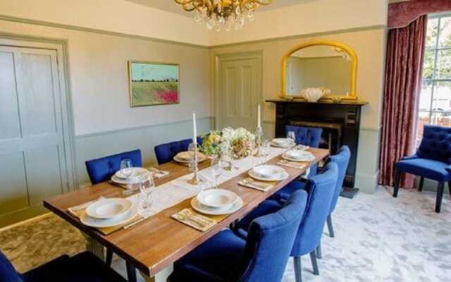 Vaulty Manor
